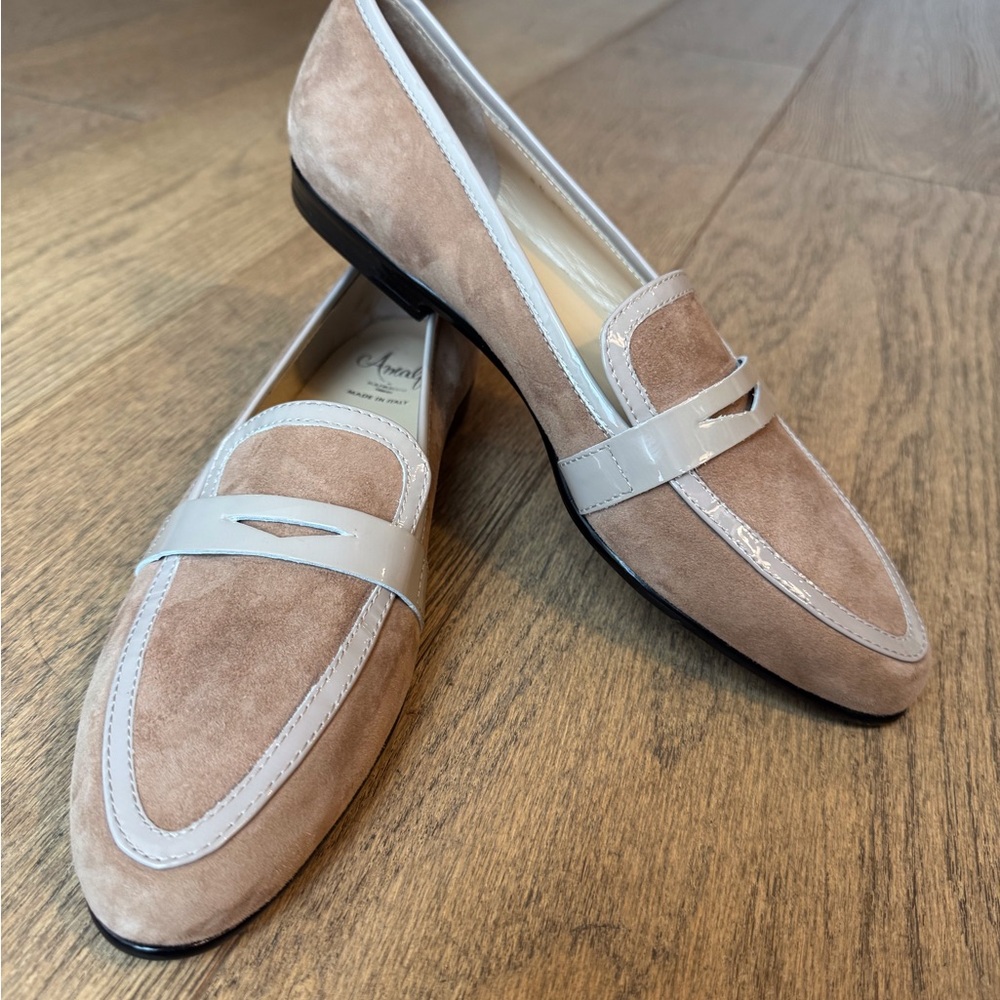 Amalfi Loafers Sz 8.5 Xnarrow Woman’s Tan Suede with Beige Patent Leather Trim